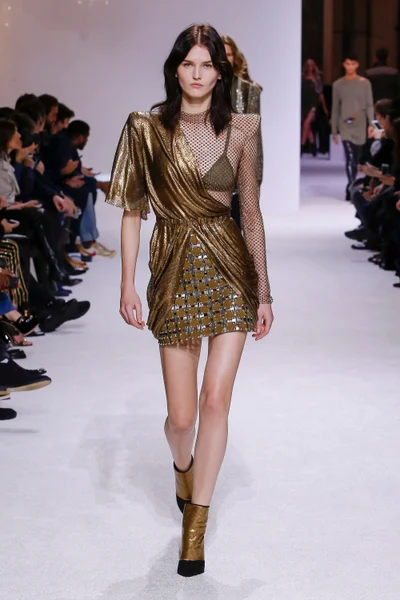 Look 10